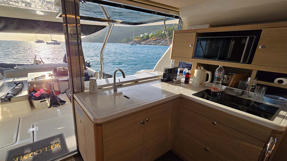 Аренда моторного катамарана Aquila 44 на Пхукете